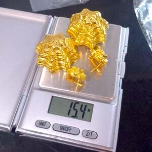 Gorgeous 18K Earring made in Dubai